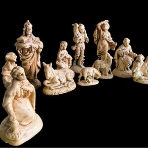 Vintage 12-Piece Atlantic Mold Piece Nativity Set